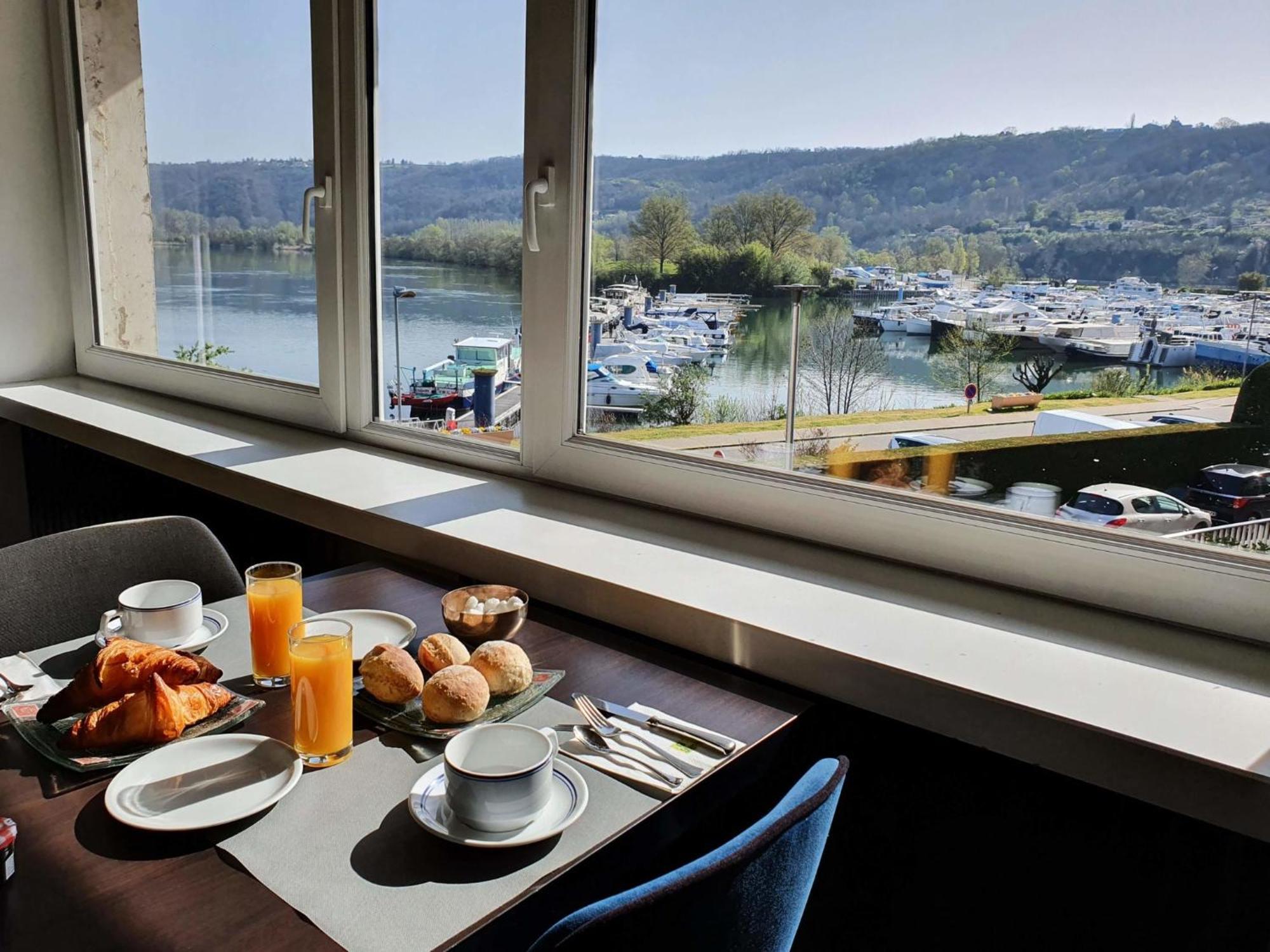 Hotel Le Bellevue Les Roches-de-Condrieu 外观 照片